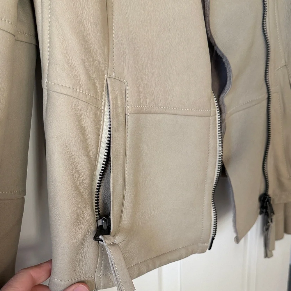 Elegant Beige Teddy Jacket with Plush Collar - Picture 3 of 8